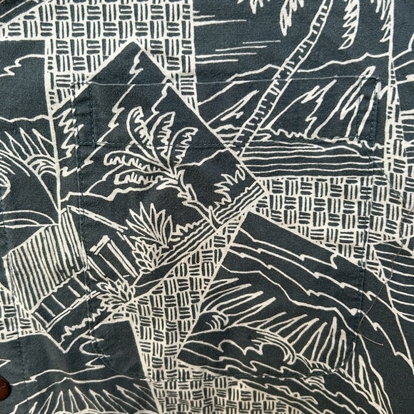 Reyn Spooner Hawaiian Short Sleeve Button Down Shirt - Picture 3 of 9